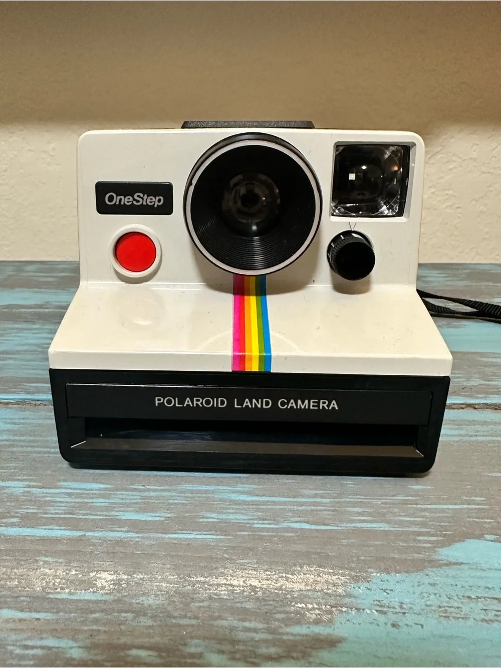 Vintage Polaroid OneStep Instant Camera. Includes flash bar  (not tested)